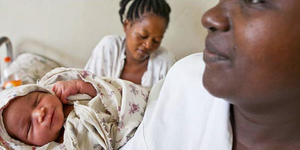 Evolution du taux d'accouchement assistés et d'hypotrophie à la naissance de 2012 à 2015